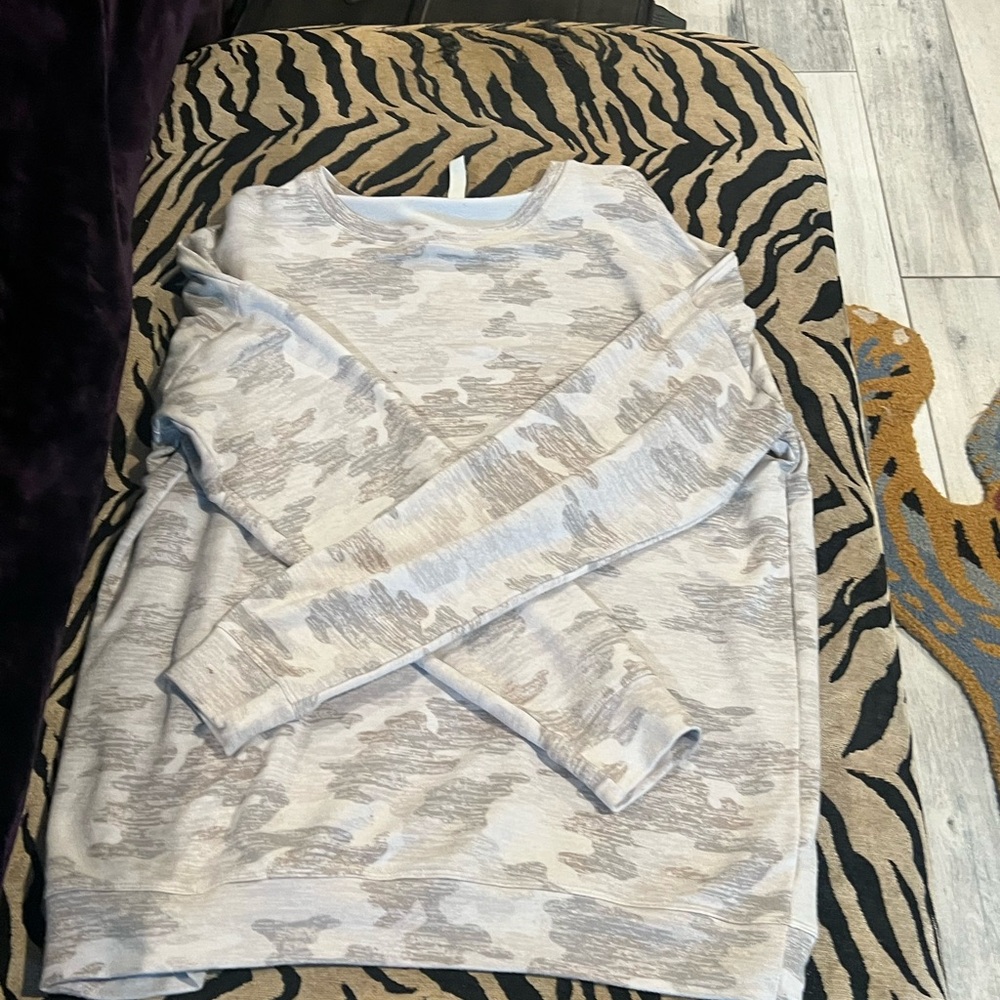 Athleta Gray Camo T-Shirt